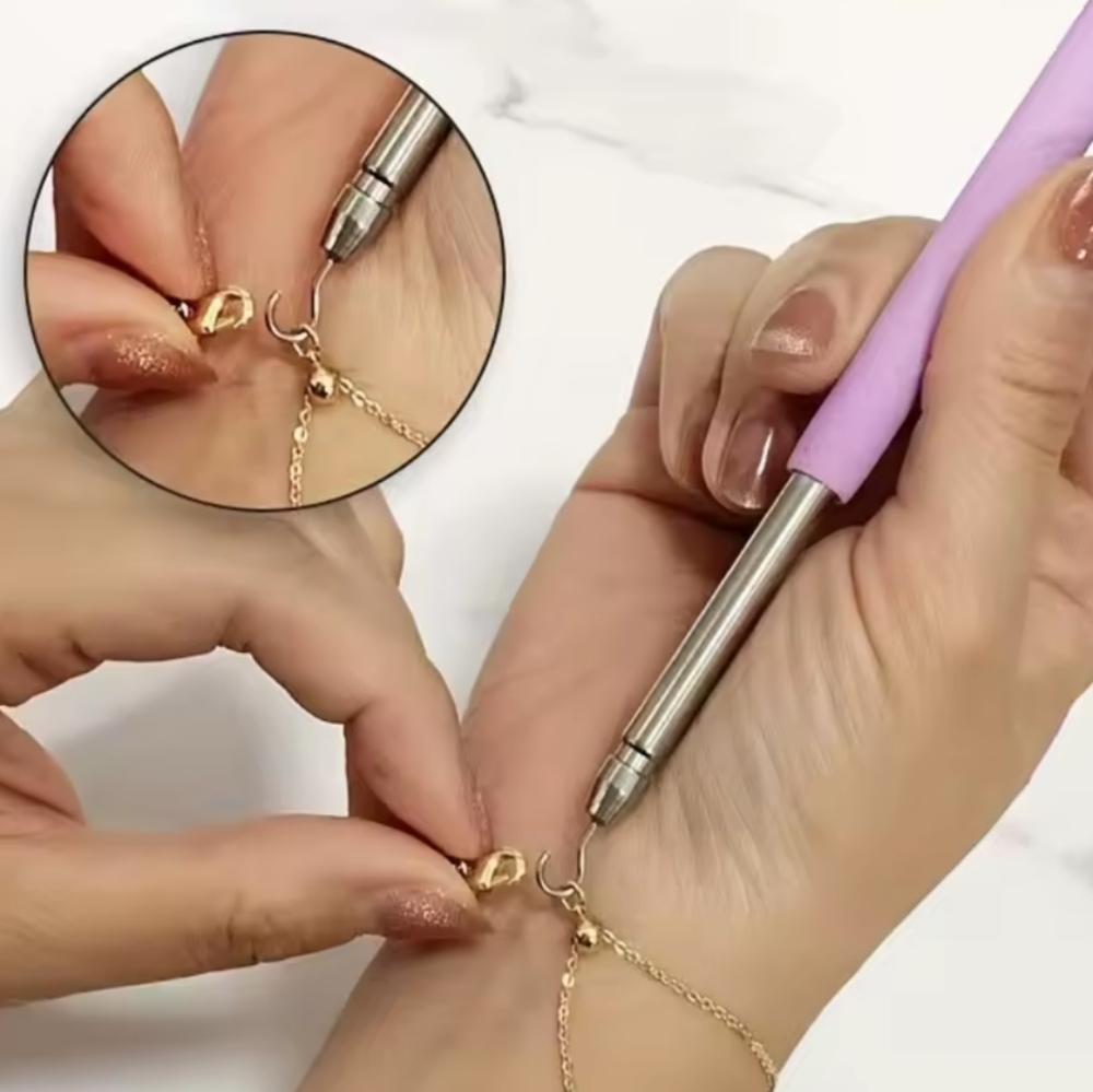 Handy Bracelet Hook Helper